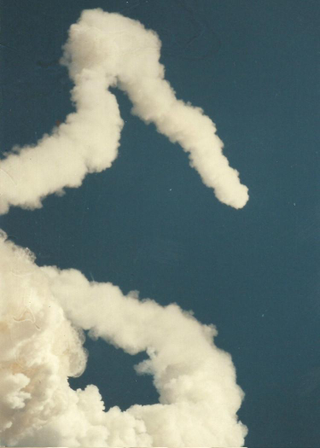 Illustration for article titled Long-Forgotten Photographs Reveal Challenger Disaster As It Happened